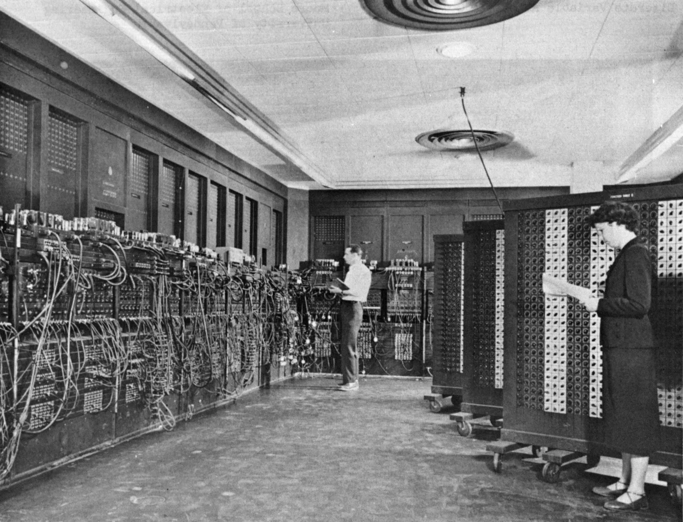 美国陆军照片中的 ENIAC 编程现场