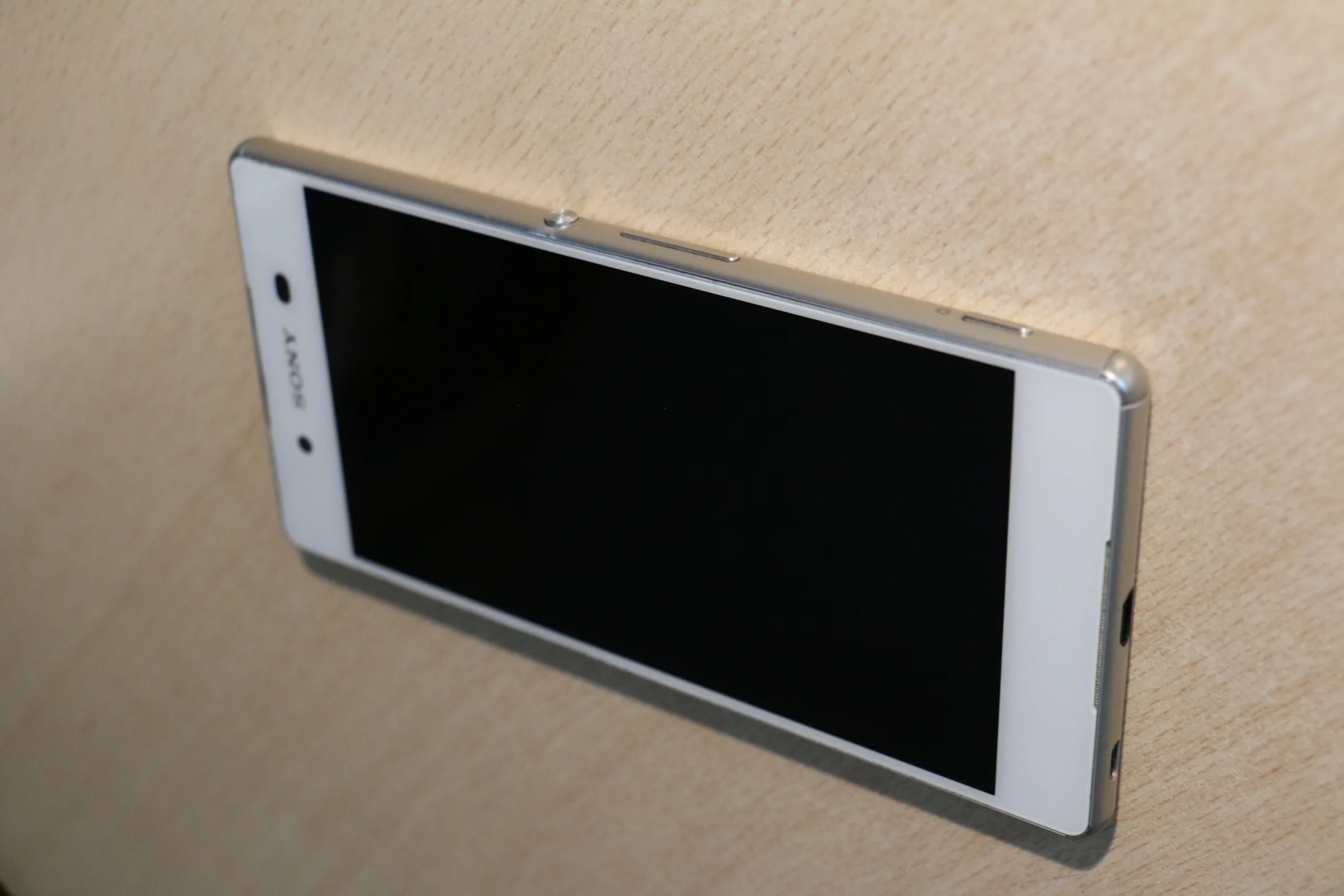 与 React Native Android 版同处 2015 年代的 Sony Xperia Z3+ 智能手机实机